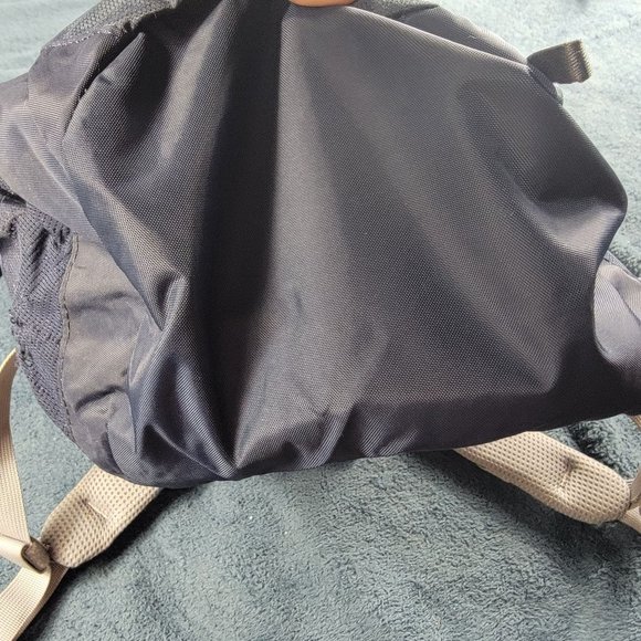 Camelbak Daystar 16 Hydration Backpack 2.5L Reservoir Mesh Back Hiking Camping - Picture 8 of 16